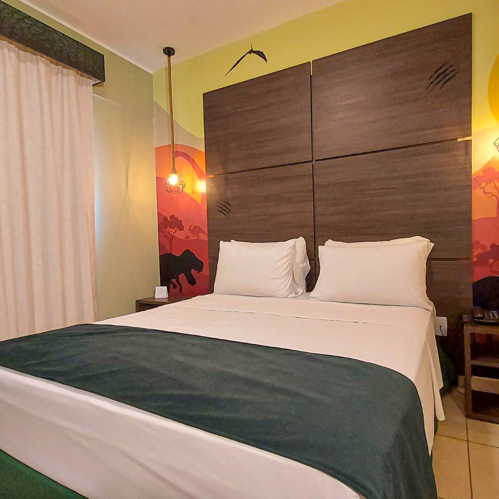 Cama de casal queen Suíte Temática Dinossauros.