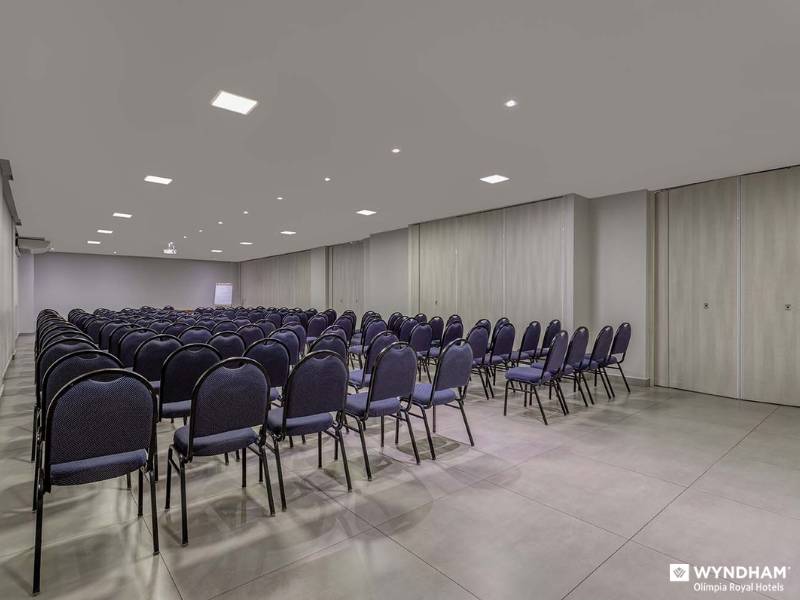 Sala de eventos interna do Hotel Wyndham Olimpia.