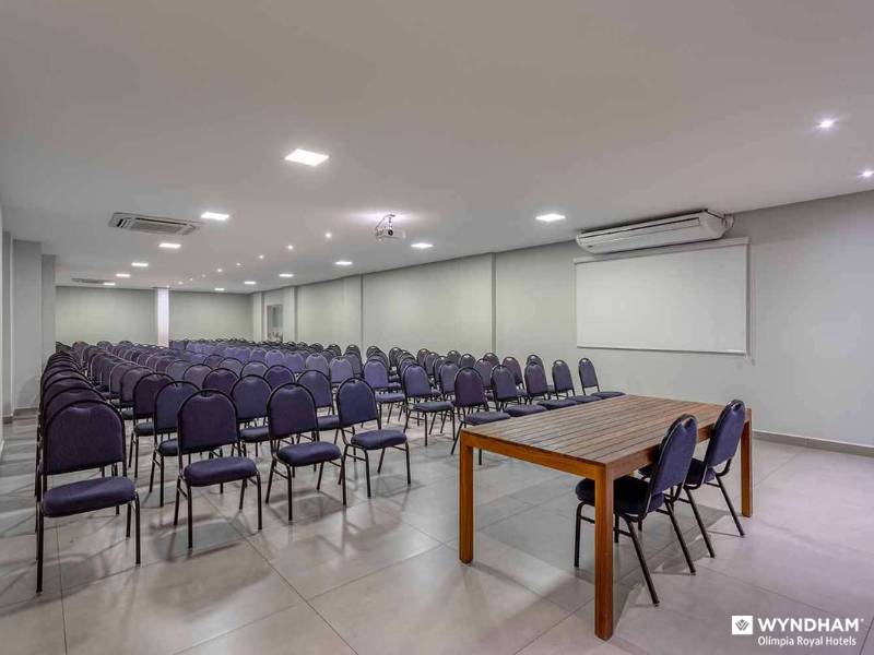 Sala de eventos interna do Hotel Wyndham Olimpia.