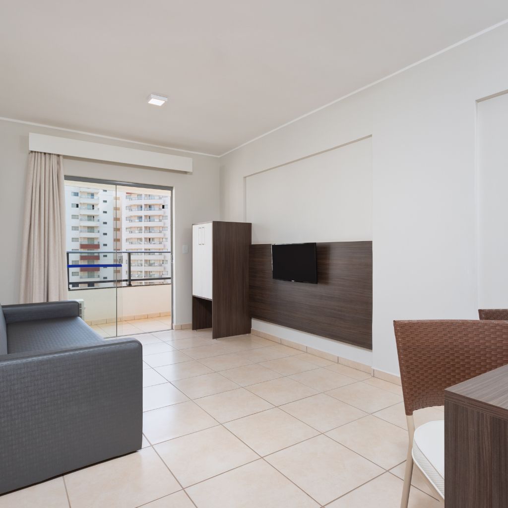 Sala Suíte Super Luxo Star - Vista piscina.