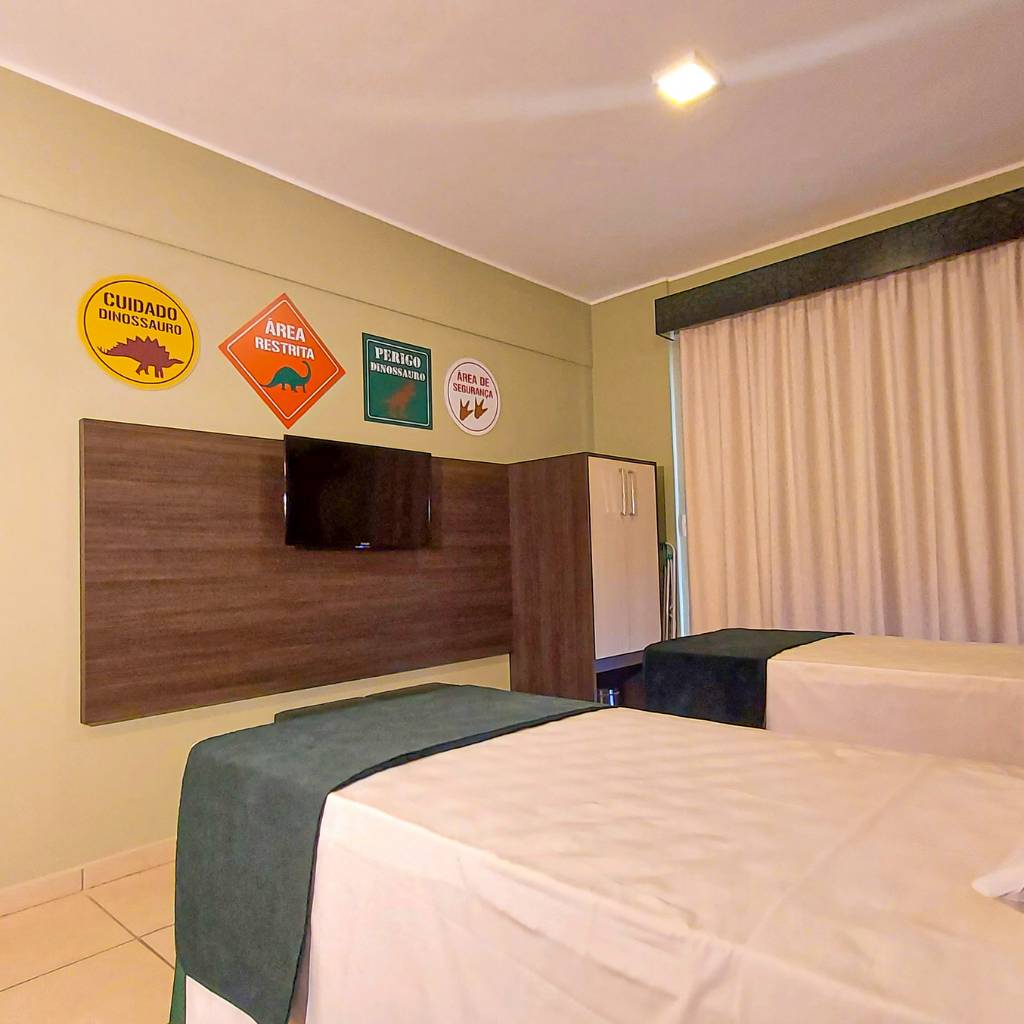 camas de solteiro Suíte Temática Dinossauros.