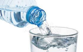 Crianças parque aquático - Beba água